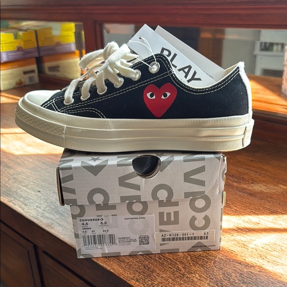 Converse Chuck Taylor’s - Play edition - size 6.5 - Picture 1 of 4